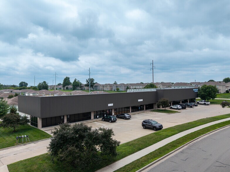 800 Creekside Dr, Gardner, KS à vendre - Photo du bâtiment - Image 2 de 28