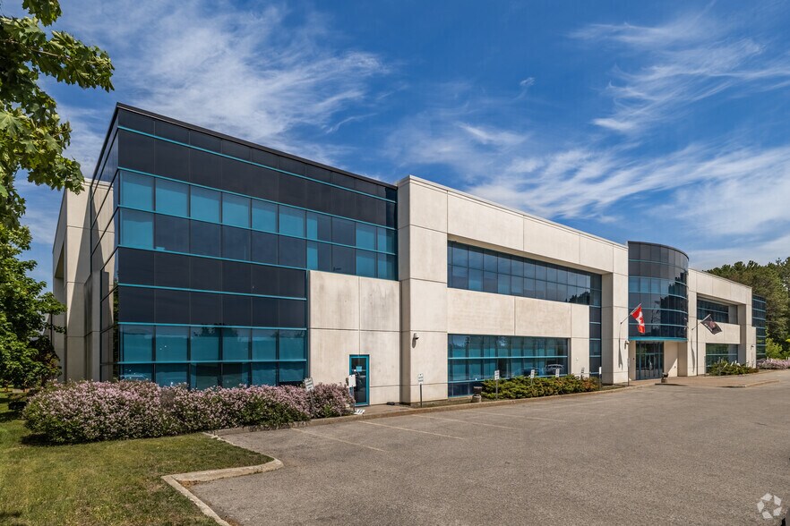400 Hunt Club Rd, Ottawa, ON à louer - Photo du bâtiment - Image 2 de 3