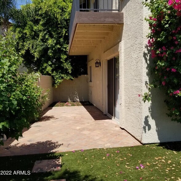 8805 S 51st St, Phoenix, AZ à vendre - Photo du bâtiment - Image 1 de 26