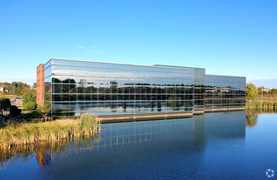 900 S Frontage Rd, Woodridge, IL for lease - Building Photo - Image 1 of 15