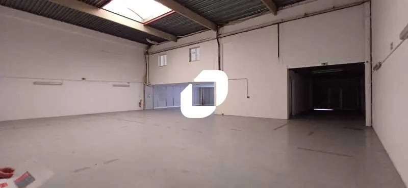 Flex in Poissy for lease - Interior Photo - Image 2 of 5