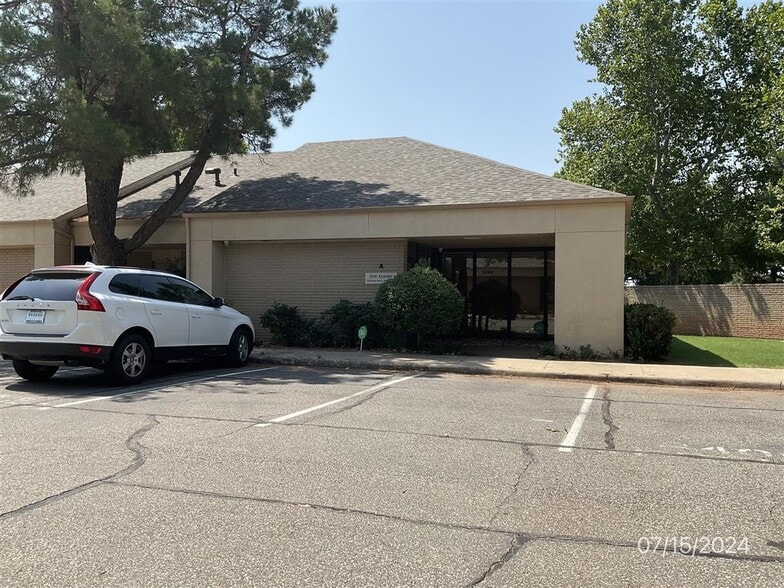 6406 N Santa Fe Ave, Oklahoma City, OK for sale - Primary Photo - Image 1 of 11