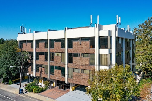 107 Northern Blvd, Great Neck, NY à louer Photo du bâtiment- Image 1 de 4