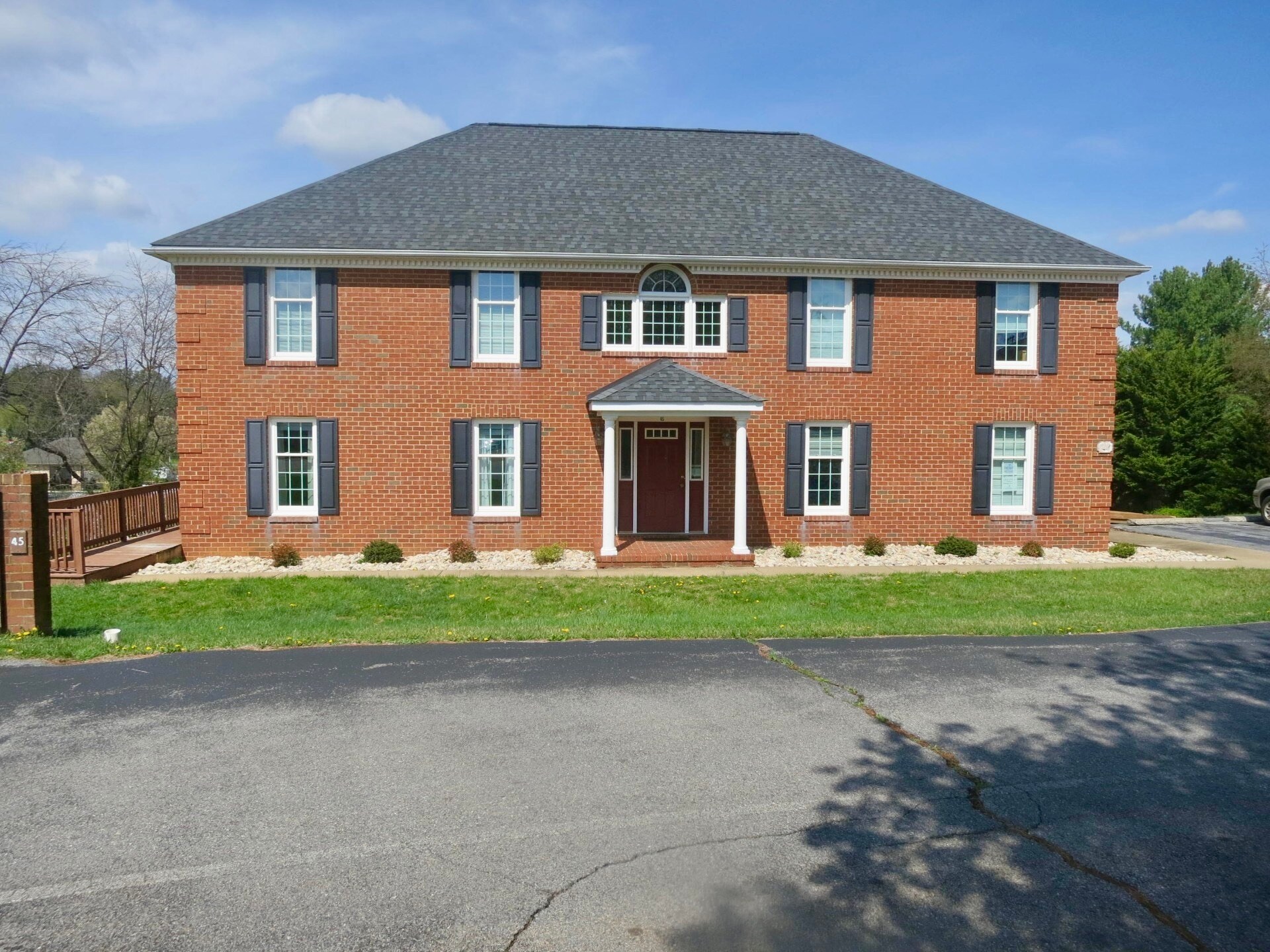 45 Stoneridge Dr, Waynesboro, VA à louer Photo principale- Image 1 de 14