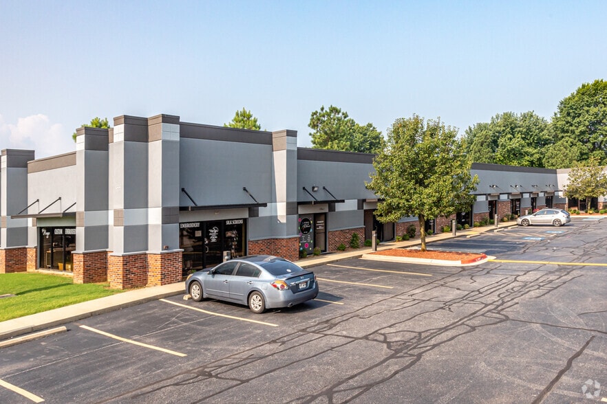 3329 W Sunset Ave, Springdale, AR for lease - Primary Photo - Image 2 of 4