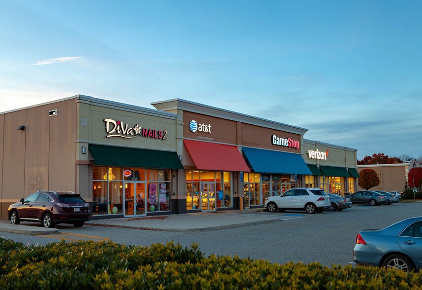 2065-2141 Killingly Commons Dr, Dayville, CT à louer - Photo du bâtiment - Image 2 de 5