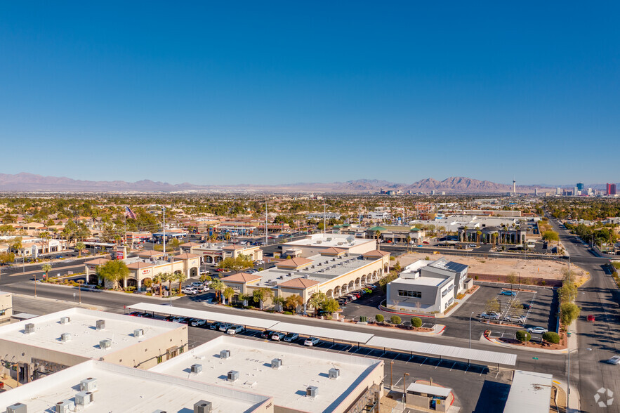 7885 W Sahara Ave, Las Vegas, NV à louer - Photo du bâtiment - Image 3 de 3