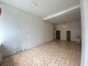 249-253 Gerrard St E, Toronto, ON à louer Photo intérieure- Image 2 de 5