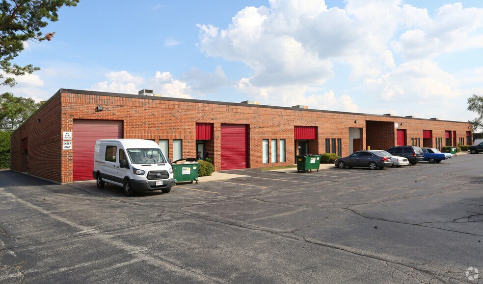 925 Seton Ct, Wheeling, IL à louer - Photo du bâtiment - Image 2 de 2