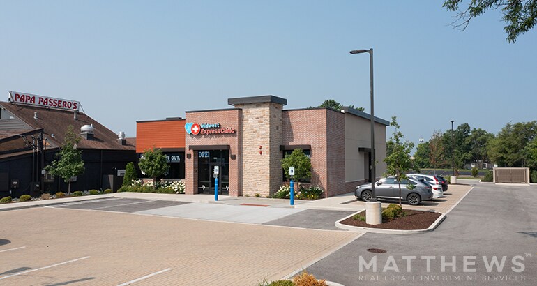 6320 S Cass Ave, Westmont, IL à vendre - Photo du bâtiment - Image 2 de 3