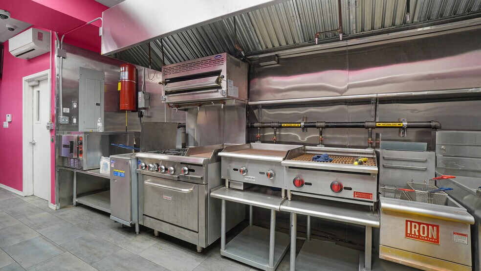 2195 Bergen St, Brooklyn, NY à vendre - Photo du bâtiment - Image 3 de 13