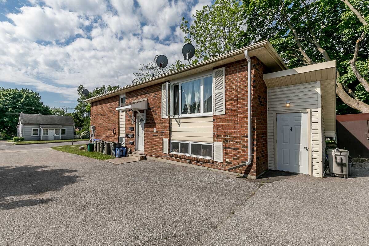 100 Sophia St, Barrie, ON à vendre Photo principale- Image 1 de 1