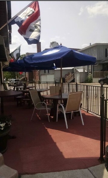 200-204 S Rochester St, Mukwonago, WI à vendre - Photo du bâtiment - Image 2 de 8