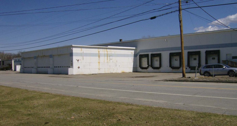 650 River Rd, Gardiner, ME à louer - Photo du bâtiment - Image 2 de 8