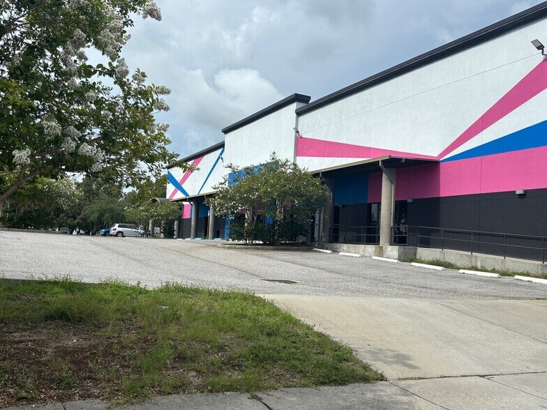 40767 US Highway 19 N, Tarpon Springs, FL à louer - Photo du bâtiment - Image 2 de 2
