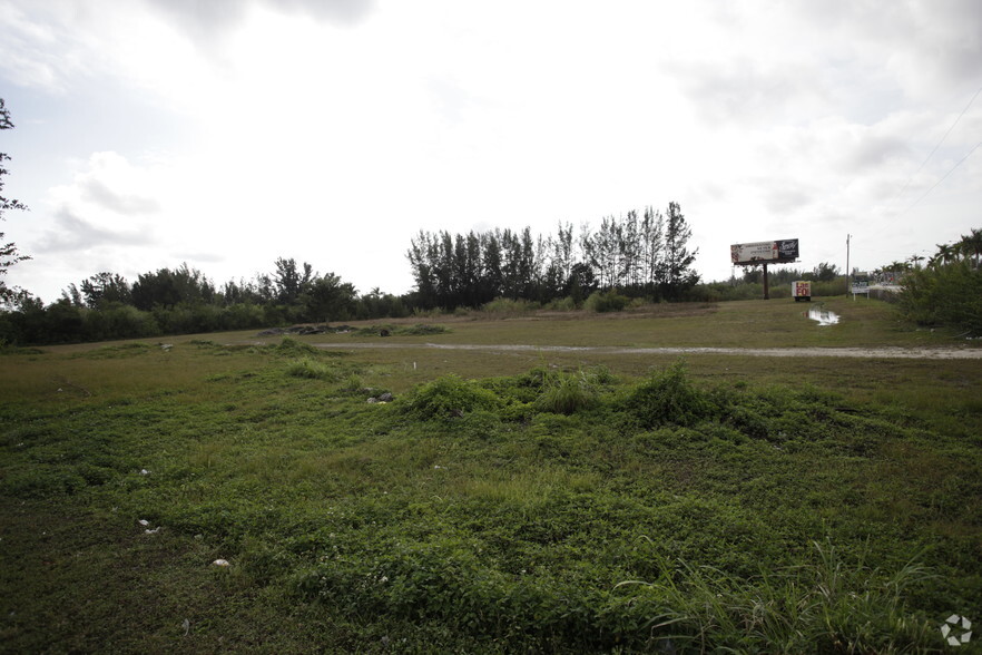 Terrain dans Florida City, FL à vendre - Photo principale - Image 1 de 4