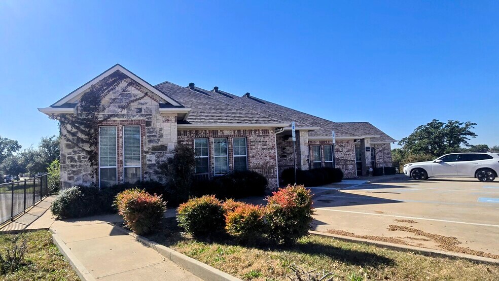 1205 Bent Oaks Ct, Denton, TX à vendre - Photo du bâtiment - Image 3 de 55