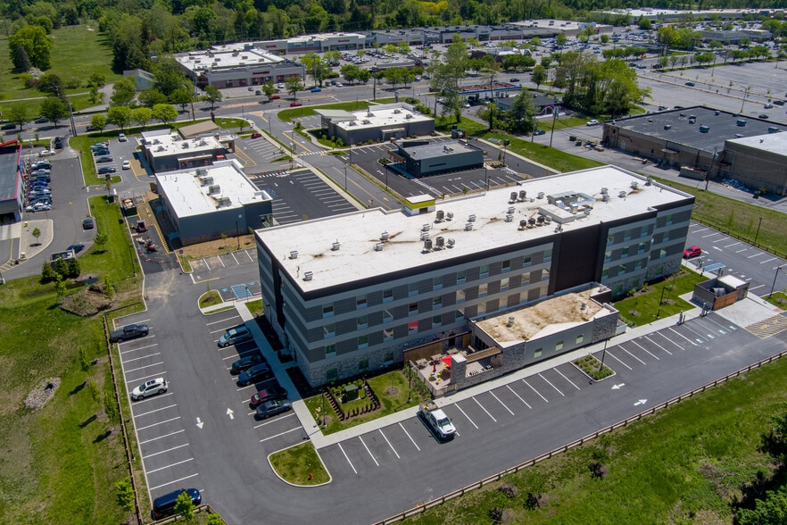 2627 South Rd, Poughkeepsie, NY for lease - Building Photo - Image 1 of 13