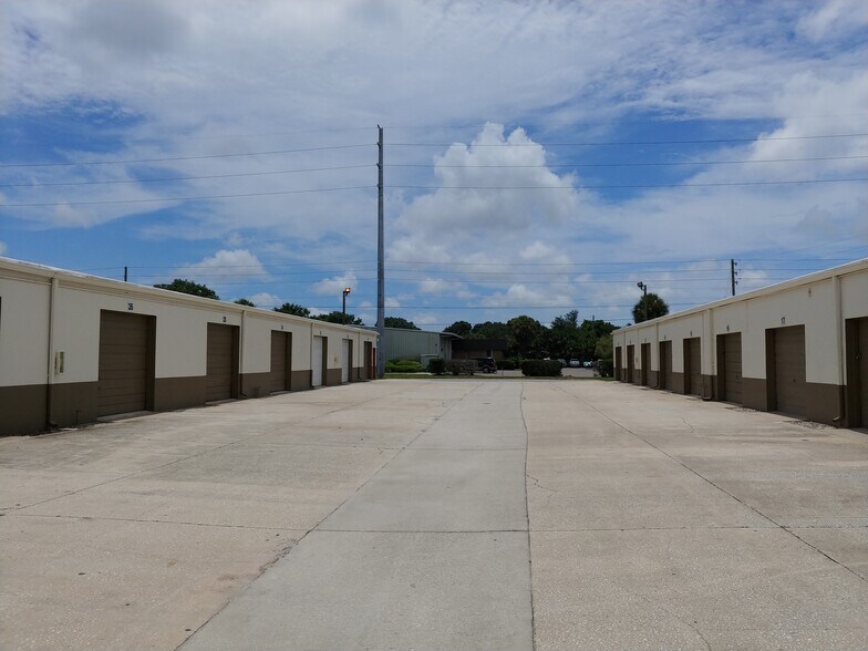 4745 126th Ave N, Clearwater, FL à louer - Photo du bâtiment - Image 2 de 8