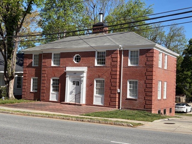 208 W Fisher Ave, Greensboro, NC à vendre - Photo du bâtiment - Image 2 de 5