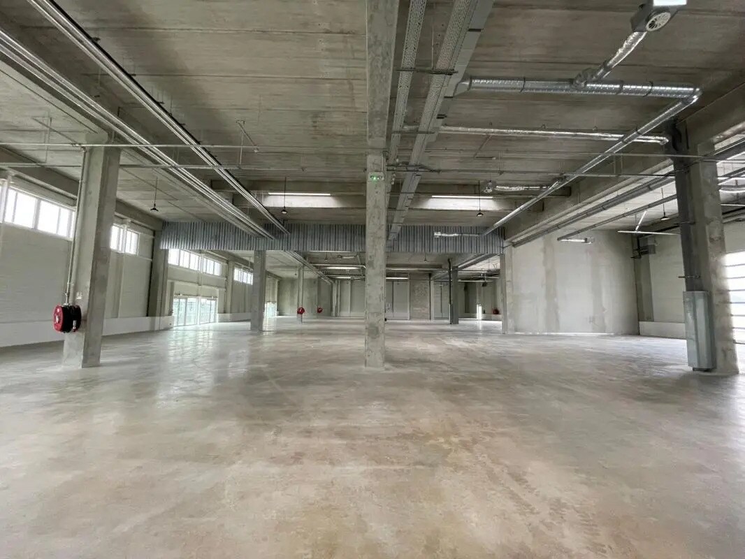 Industrial in Vitry-sur-Seine for lease Building Photo- Image 1 of 8
