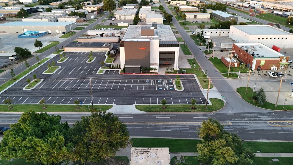 3812 N Santa Fe Ave, Oklahoma City, OK à louer - Photo du bâtiment - Image 2 de 8