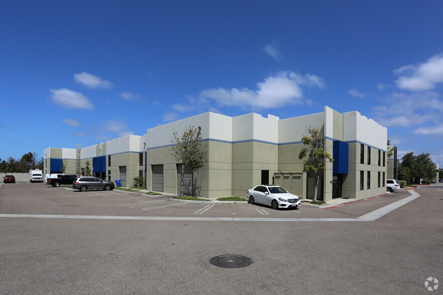 1351 Distribution Way, Vista, CA à louer - Photo du bâtiment - Image 2 de 4