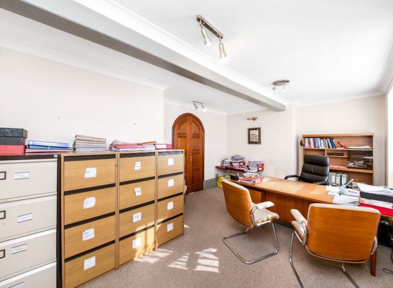 201 Penistone Road, Kirkburton for sale - Interior Photo - Image 3 of 9