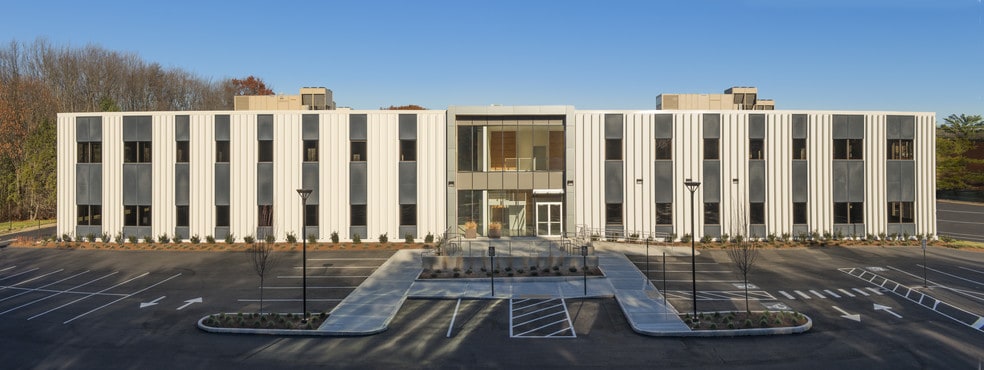 1 Patriots Park, Bedford, MA for lease - Building Photo - Image 1 of 4