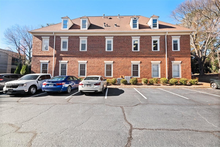 6111 Peachtree Dunwoody Rd NE, Atlanta, GA for sale - Building Photo - Image 1 of 30