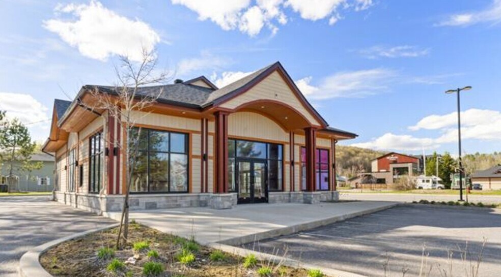 175 Montée Ryan, Mont-tremblant, QC for lease - Building Photo - Image 3 of 12