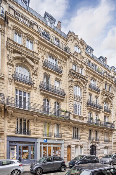 33 Rue De Moscou, Paris à louer - Photo du bâtiment - Image 2 de 2