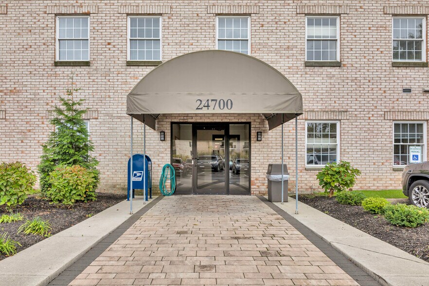 24700 Center Ridge Rd, Westlake, OH à louer - Photo du bâtiment - Image 3 de 6