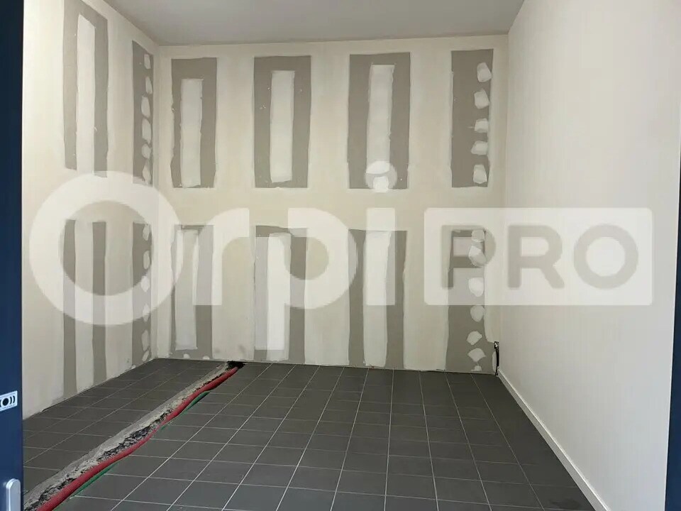 Office in Sérézin-du-Rhône for lease Primary Photo- Image 1 of 11