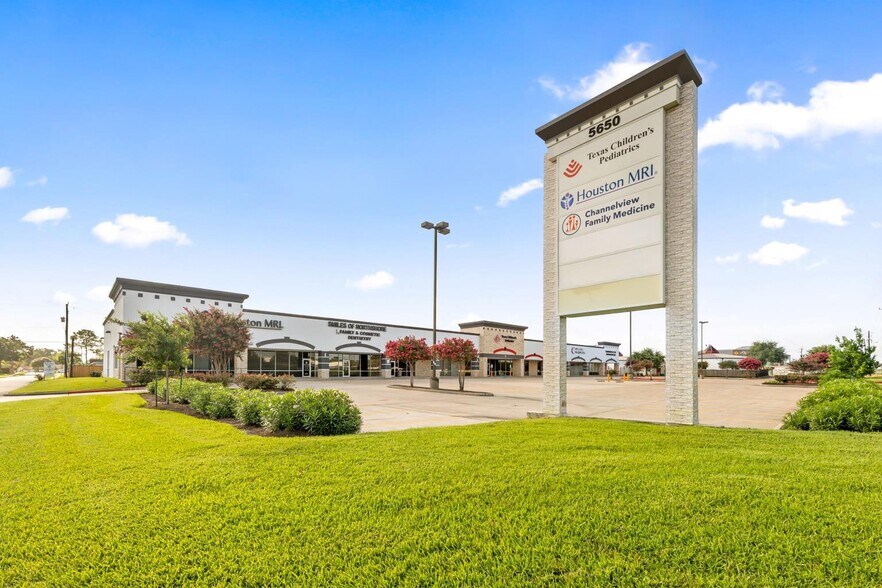 5614-5650 E Sam Houston Pky N, Houston, TX à louer - Photo du bâtiment - Image 2 de 8