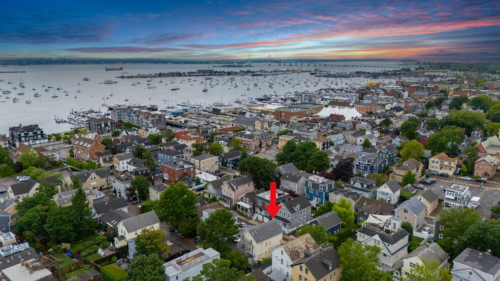 13 Dean Ave, Newport, RI à vendre - Photo principale - Image 2 de 39