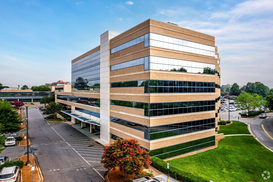 101 E WT Harris Blvd, Charlotte, NC à louer - Photo du bâtiment - Image 3 de 11