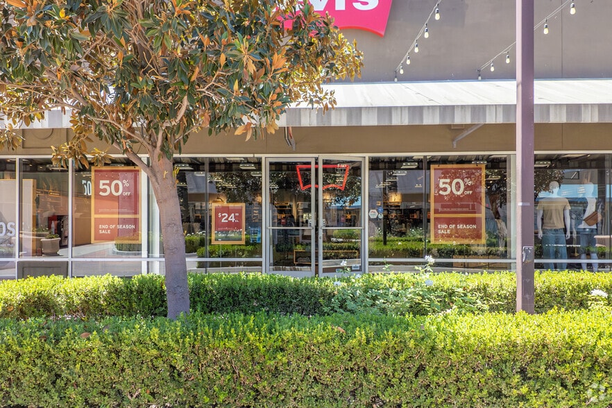 17600 Collier Ave, Lake Elsinore, CA à vendre - Photo du bâtiment - Image 3 de 4