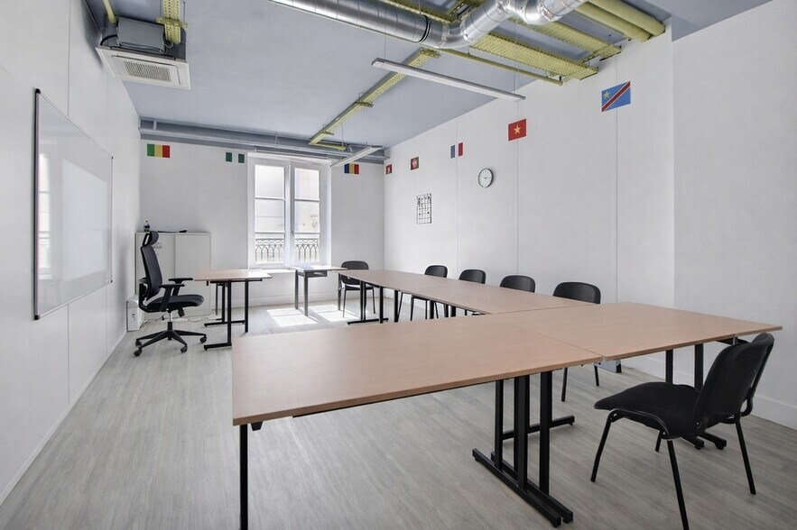 32 Bis Rue De Paradis, Paris à louer - Photo du bâtiment - Image 3 de 19