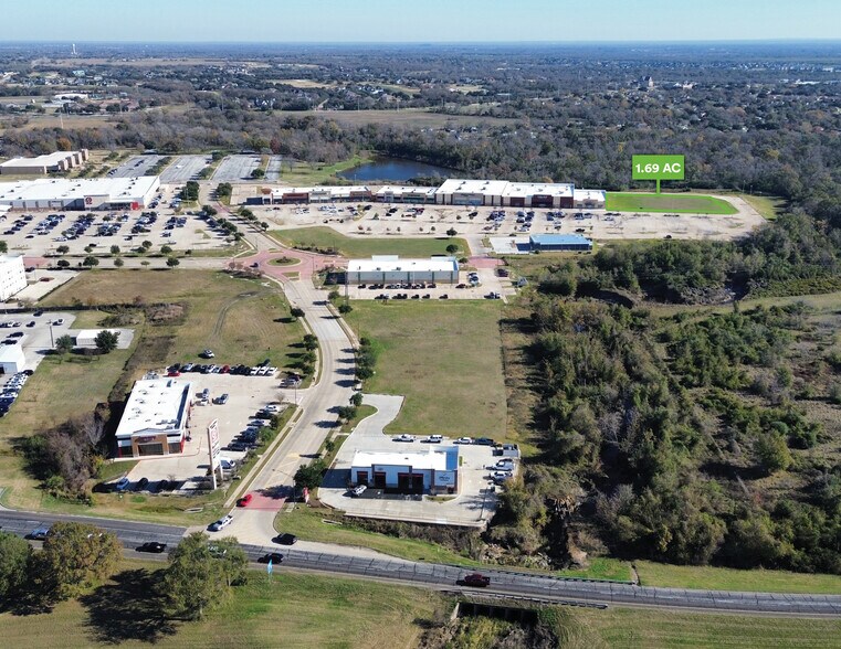 3163 Wildflower Drive, Bryan, TX à vendre - Photo du bâtiment - Image 1 de 5