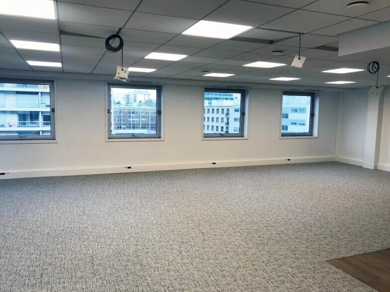 13 Bis Rue De L'Abreuvoir, Courbevoie à louer - Photo du bâtiment - Image 3 de 4