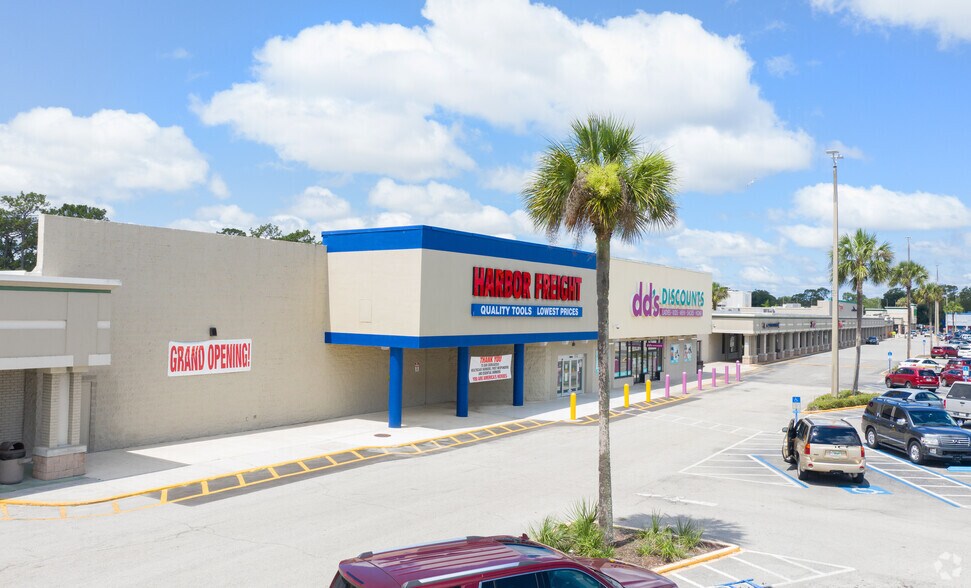 900 Dunn Ave, Jacksonville, FL à louer - Photo du bâtiment - Image 3 de 7