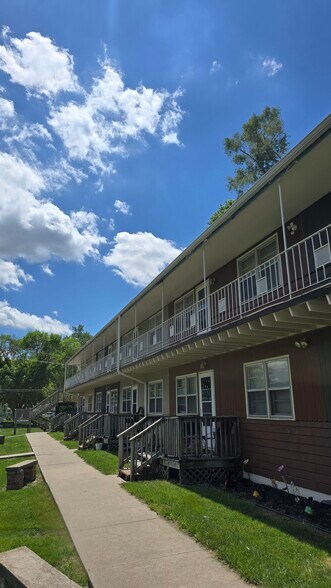 4430 Redman Ave, Omaha, NE à vendre - Photo du bâtiment - Image 2 de 7