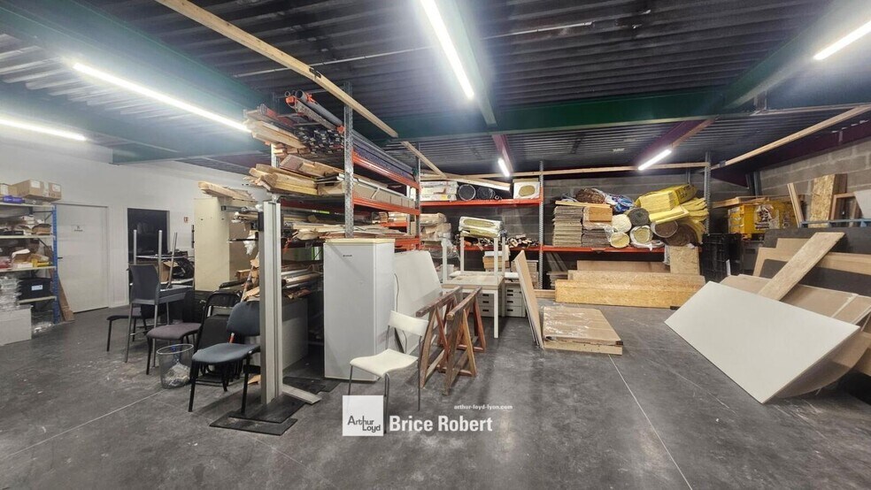 45 Rue Ampère, Chassieu for sale - Interior Photo - Image 2 of 14