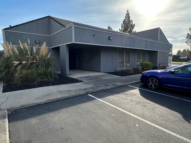 2105 W March Ln, Stockton, CA for lease - Building Photo - Image 2 of 4