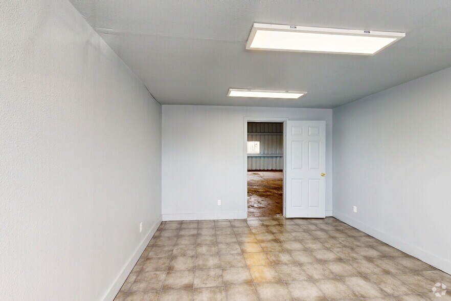 7676 N I-45, Houston, TX à louer - Numérisation 3D de Matterport - Image 2 de 11