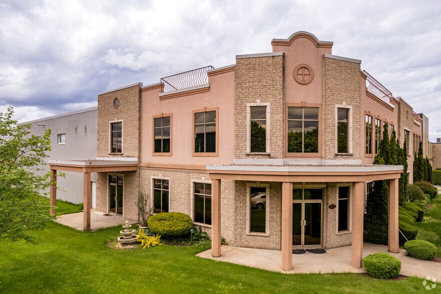 215 Av Liberté, Candiac, QC à louer - Photo du bâtiment - Image 1 de 3