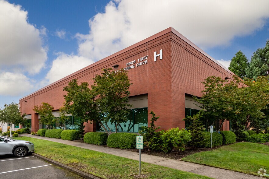 11719-11731 NE Glenn Widing Dr, Portland, OR à louer - Photo du bâtiment - Image 2 de 16