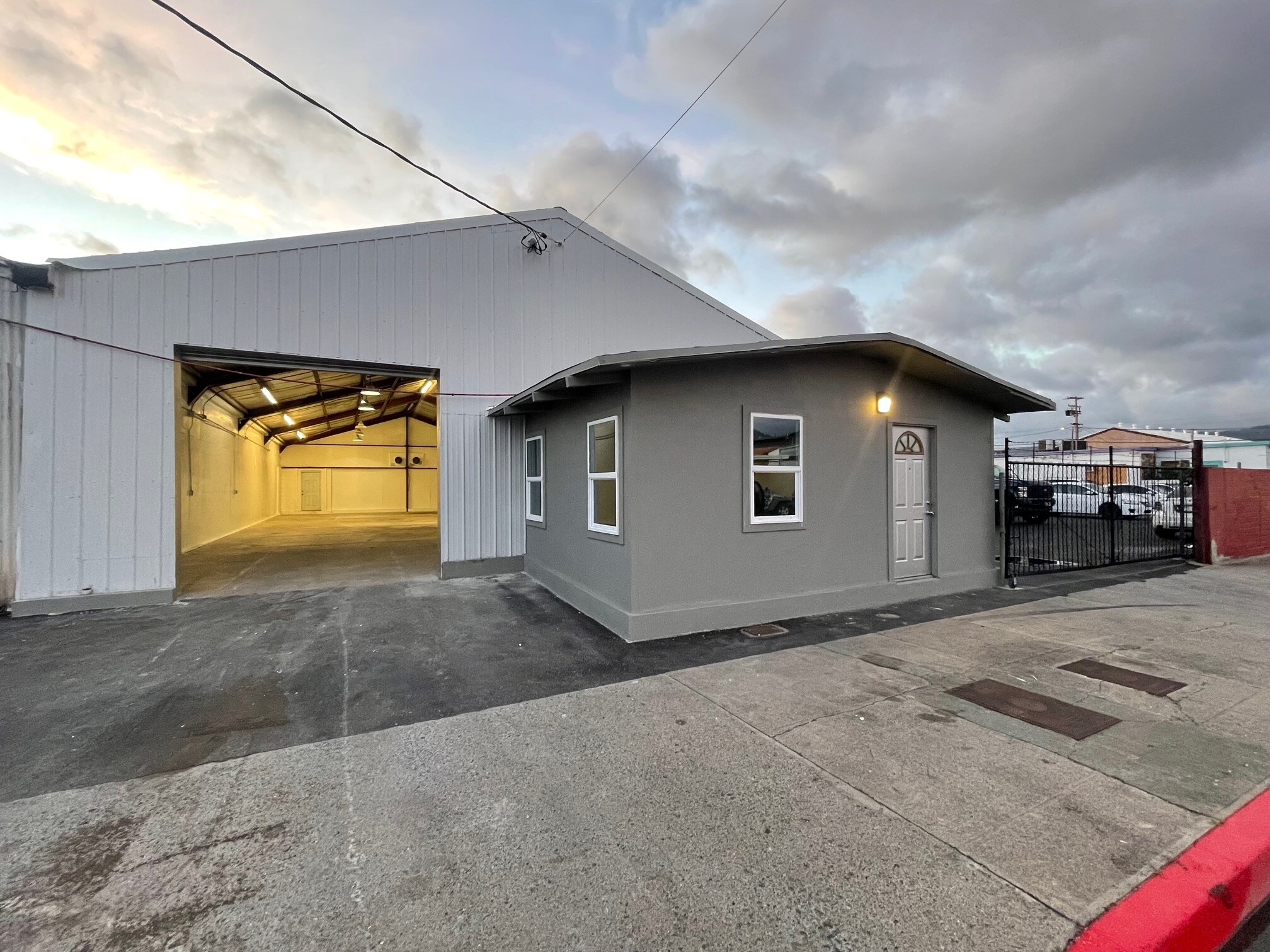 674 Ahua St, Honolulu, HI for lease Building Photo- Image 1 of 18