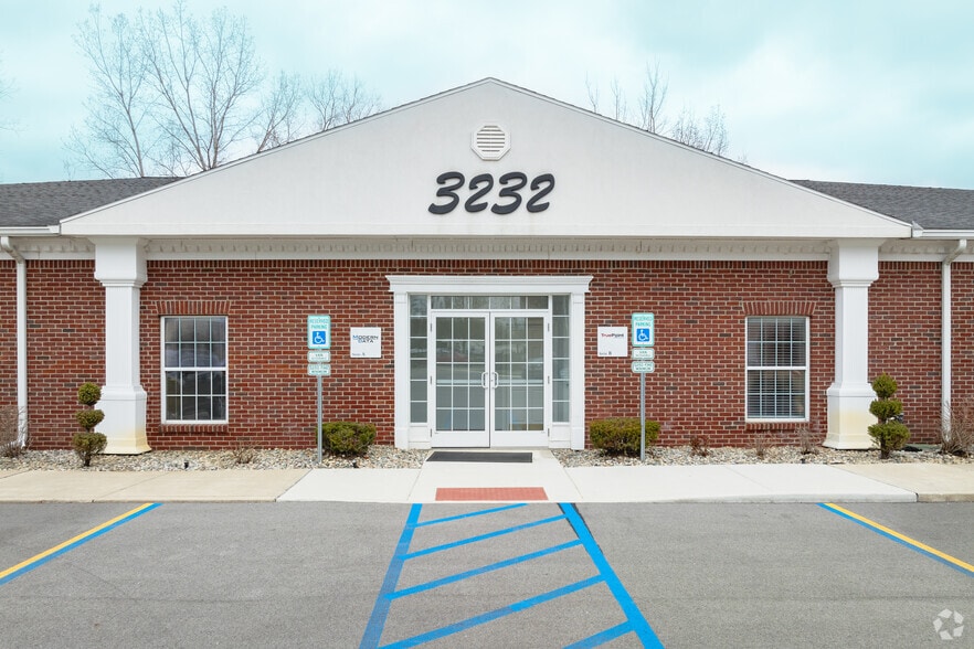 3232 Central Park W, Toledo, OH for lease - Building Photo - Image 2 of 7